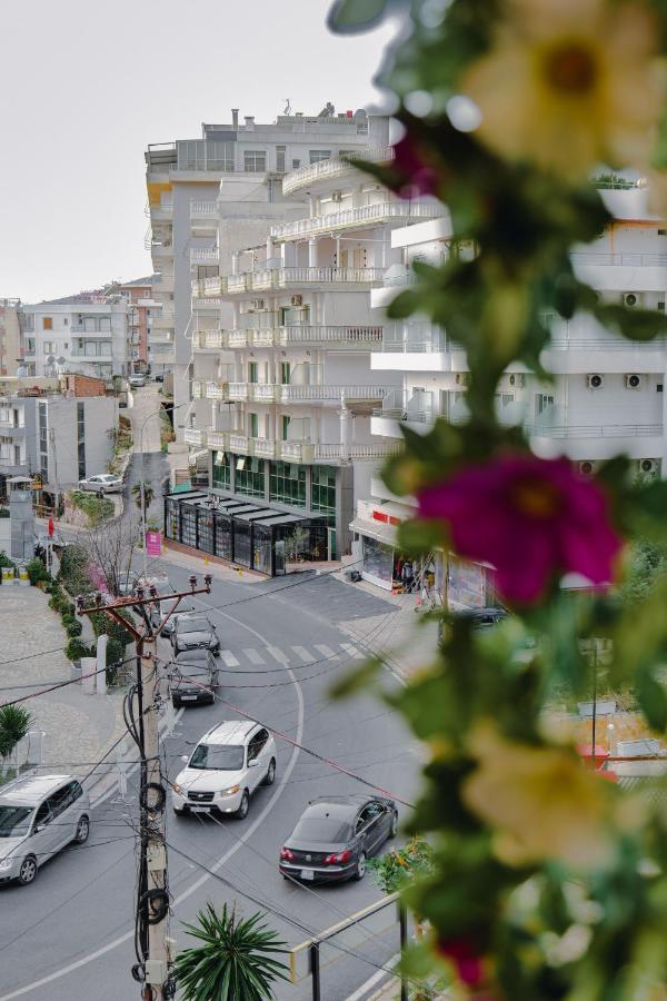 Jon'a * Sarande